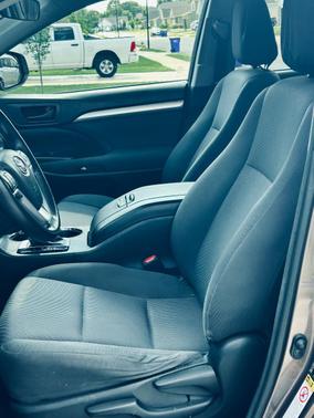Brown 2017 Toyota Highlander LE
