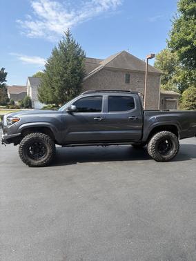 2022 Toyota Tacoma SR5