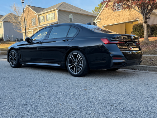 2021 BMW 750 i xDrive