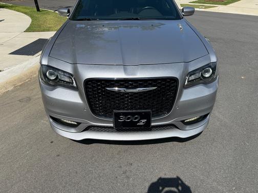 Gray 2018 Chrysler 300 S