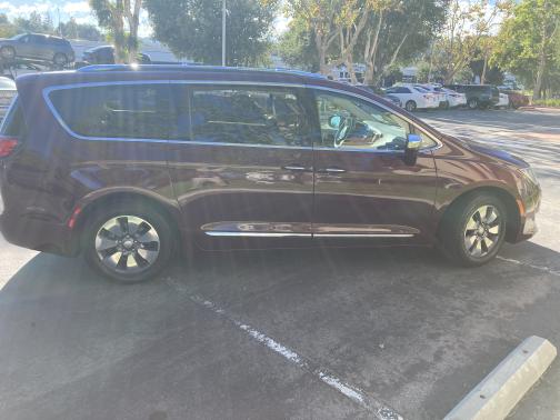 2017 Chrysler Pacifica Hybrid Platinum