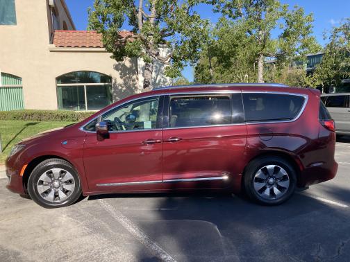 2017 Chrysler Pacifica Hybrid Platinum
