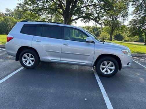 Silver 2009 Toyota Highlander Base
