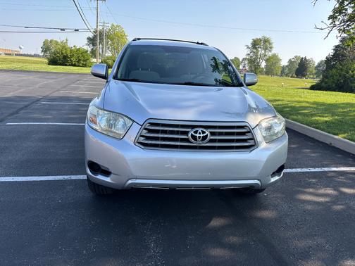 Silver 2009 Toyota Highlander Base