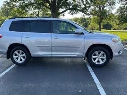 Silver 2009 Toyota Highlander Base