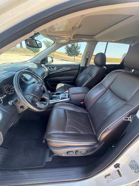 White 2017 INFINITI QX60 Base