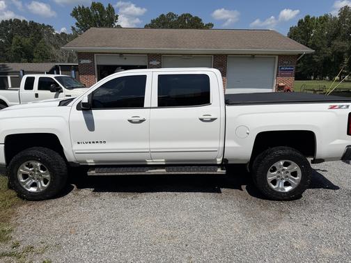 White 2017 Chevrolet Silverado 1500 2LT