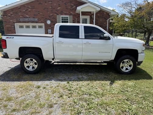 White 2017 Chevrolet Silverado 1500 2LT
