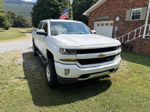 White 2017 Chevrolet Silverado 1500 2LT