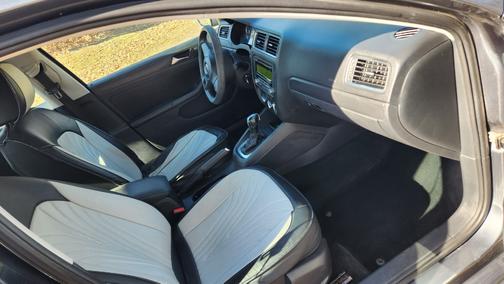 Gray 2012 Volkswagen Jetta SE