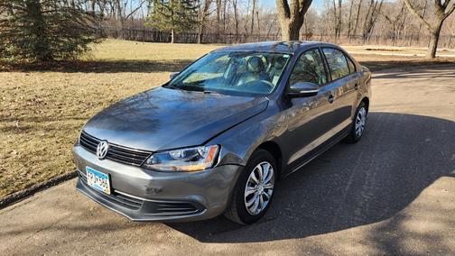 Gray 2012 Volkswagen Jetta SE