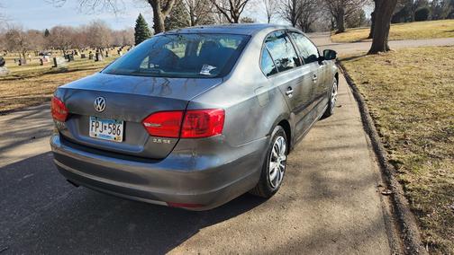 Gray 2012 Volkswagen Jetta SE