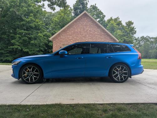 Black 2024 Volvo V60 Recharge Plug-In Hybrid T8 Polestar Engineered