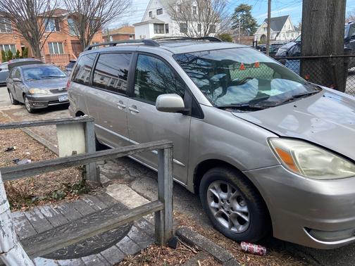 2004 Toyota Sienna XLE