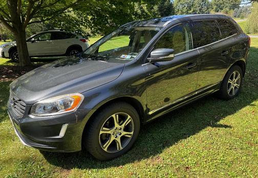 Gray 2015 Volvo XC60 T6