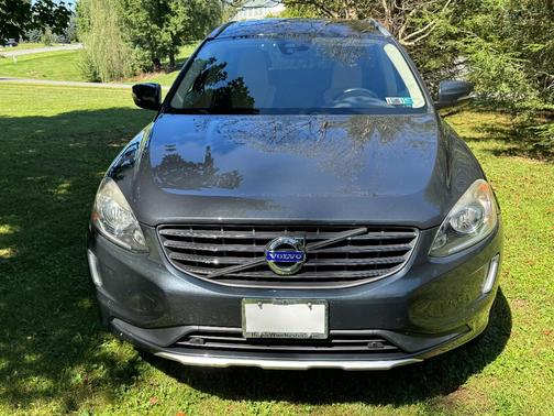 Gray 2015 Volvo XC60 T6