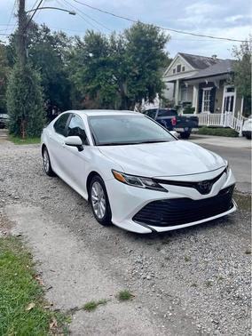 White 2018 Toyota Camry LE