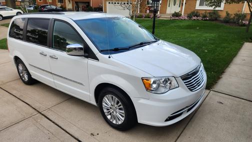 2015 Chrysler Town & Country Touring-L