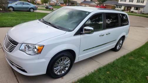 2015 Chrysler Town & Country Touring-L