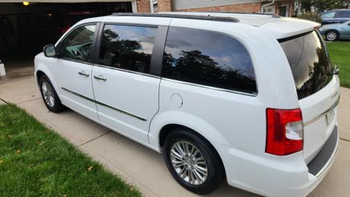 2015 Chrysler Town & Country Touring-L