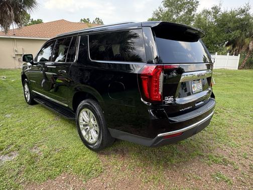 Black 2022 GMC Yukon XL SLT