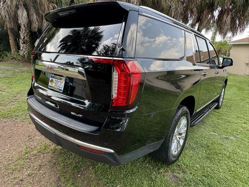 Black 2022 GMC Yukon XL SLT