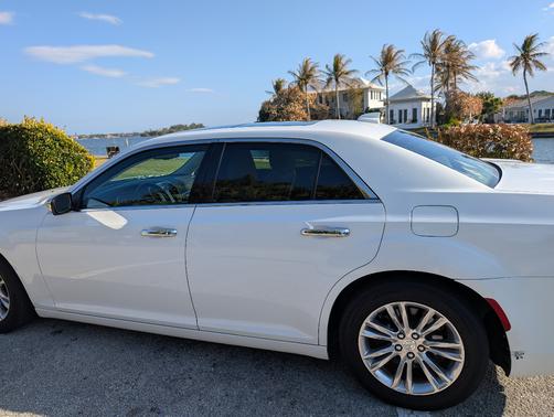 2015 Chrysler 300C Base