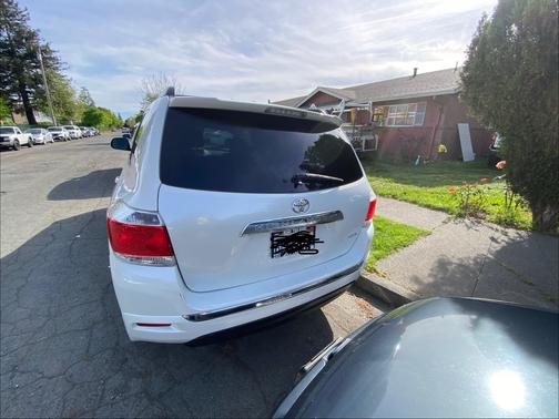 White 2011 Toyota Highlander Base