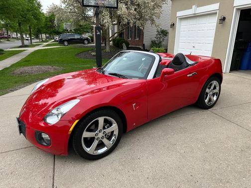 Red 2008 Pontiac Solstice GXP