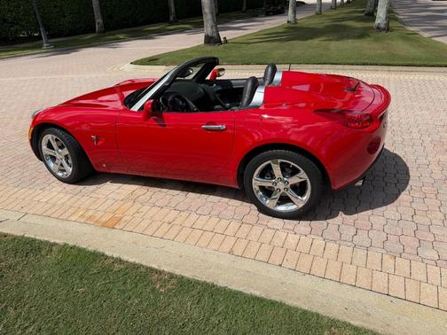 Red 2008 Pontiac Solstice GXP