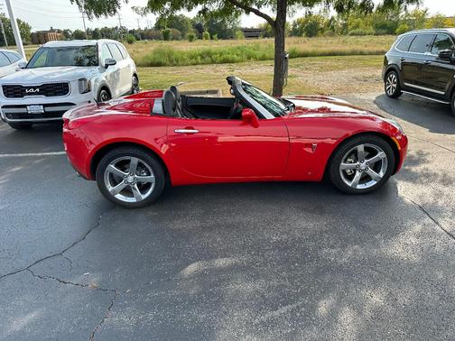 Red 2008 Pontiac Solstice GXP