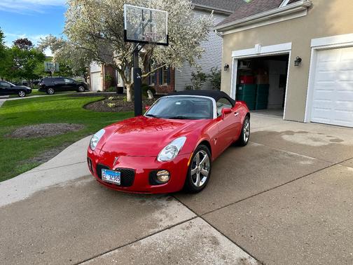 Red 2008 Pontiac Solstice GXP