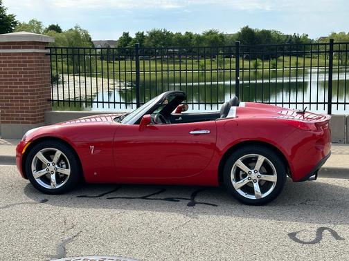 Red 2008 Pontiac Solstice GXP