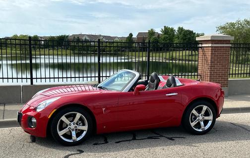 Red 2008 Pontiac Solstice GXP