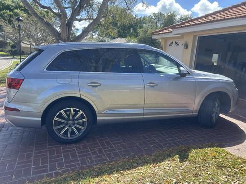 2019 Audi Q7 55 SE Premium