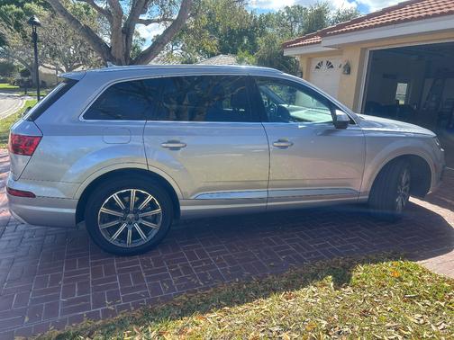 2019 Audi Q7 55 SE Premium