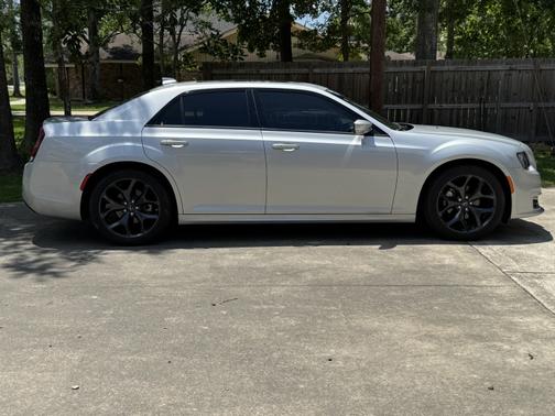 2023 Chrysler 300 Touring L