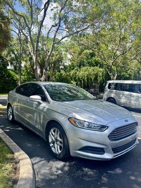 Silver 2013 Ford Fusion SE