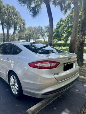 Silver 2013 Ford Fusion SE