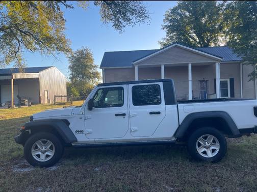 White 2020 Jeep Gladiator Sport S