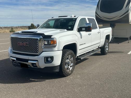 White 2017 GMC Sierra 3500 Denali