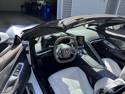White 2023 Chevrolet Corvette Stingray w/3LT