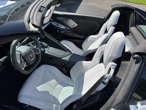 White 2023 Chevrolet Corvette Stingray w/3LT