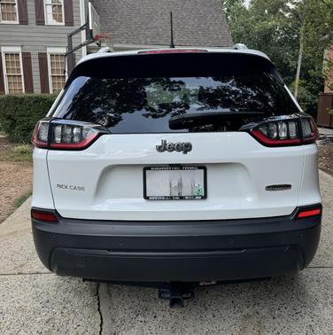White 2019 Jeep Cherokee Latitude Plus