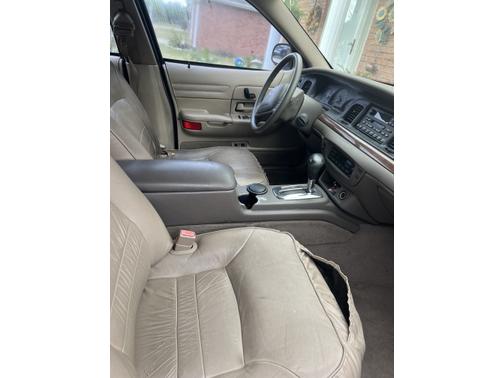2002 Ford Crown Victoria LX