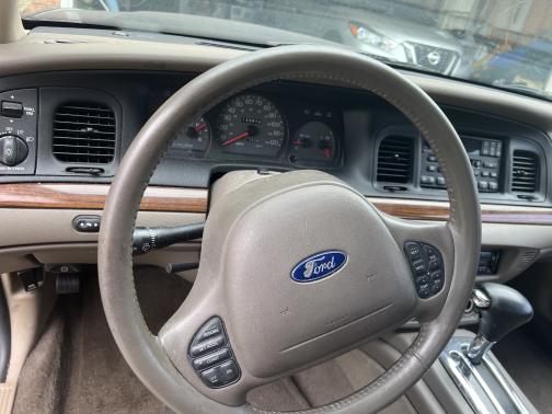 2002 Ford Crown Victoria LX