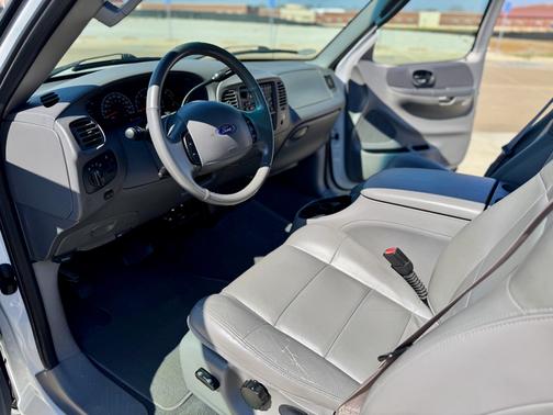 White 2002 Ford F-150 Lariat SuperCab