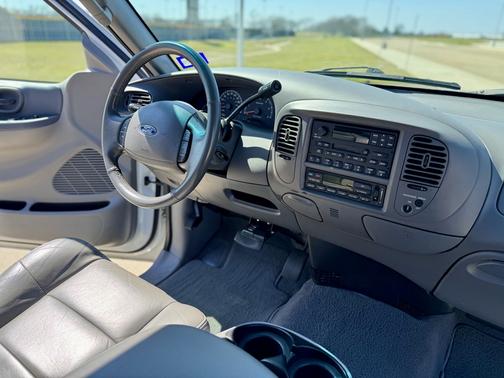 White 2002 Ford F-150 Lariat SuperCab