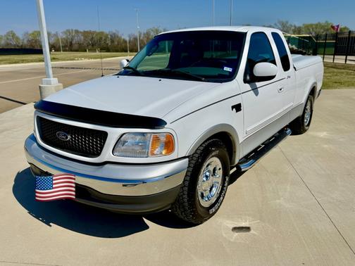 White 2002 Ford F-150 Lariat SuperCab