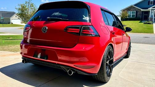2017 Volkswagen Golf GTI SE 4-Door